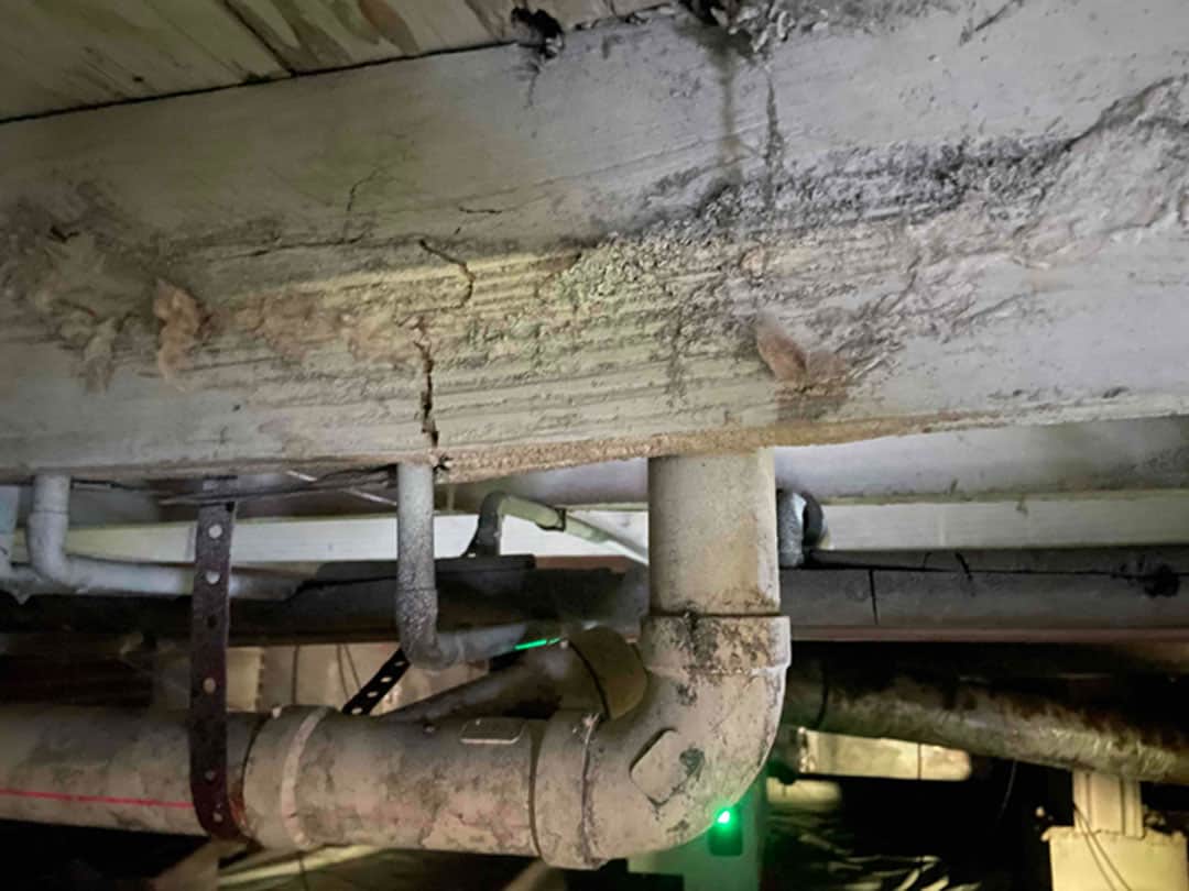 Evans, GA 30809 – Cracks in bathroom wall Before